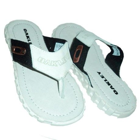 Chinelo Oakley Branco e Preto