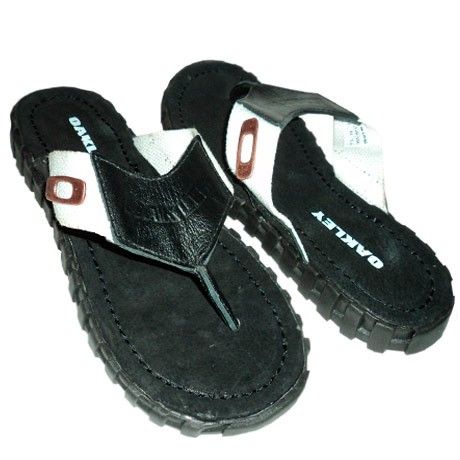 Chinelo Oakley Preto e Branco